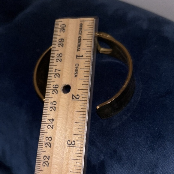 Vintage fashion gold statement Bangle bracelet - Picture 8 of 9